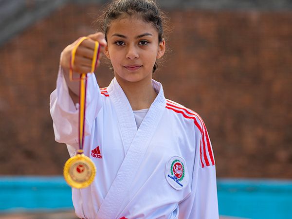 Leslie adolecente destacada karate Leslie adolecente destacada karate